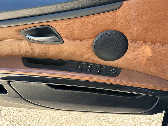 BMW 320i 19 of 19