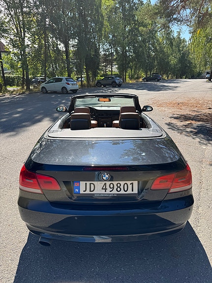 BMW 320i 3 of 19