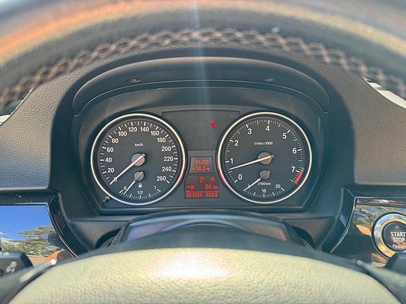 BMW 320i 16 of 19