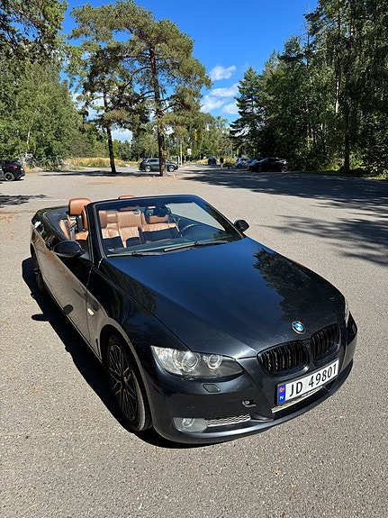 BMW 320i 2 of 19