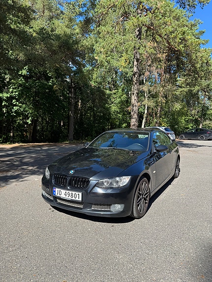 BMW 320i 4 of 19