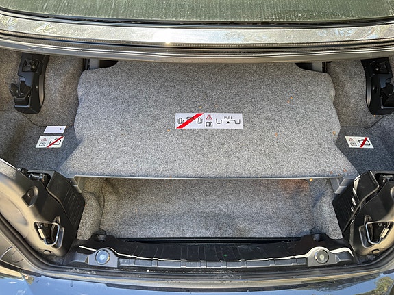 BMW 320i 12 of 19