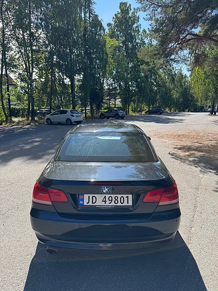 BMW 320i 7 of 19