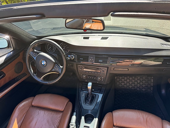 BMW 320i 14 of 19