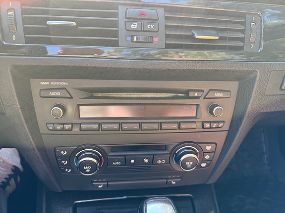BMW 320i 17 of 19