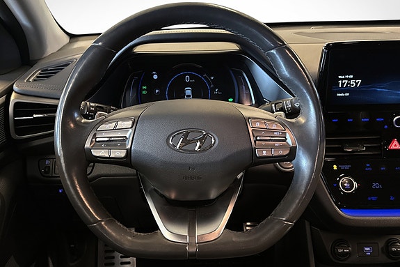 Hyundai IONIQ 15 of 30
