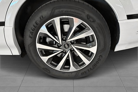 Audi Q6 e-tron 10 of 16