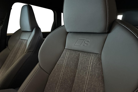 Audi Q6 e-tron 12 of 16