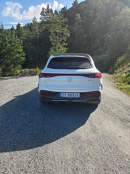Mercedes-Benz EQE SUV 3 of 10