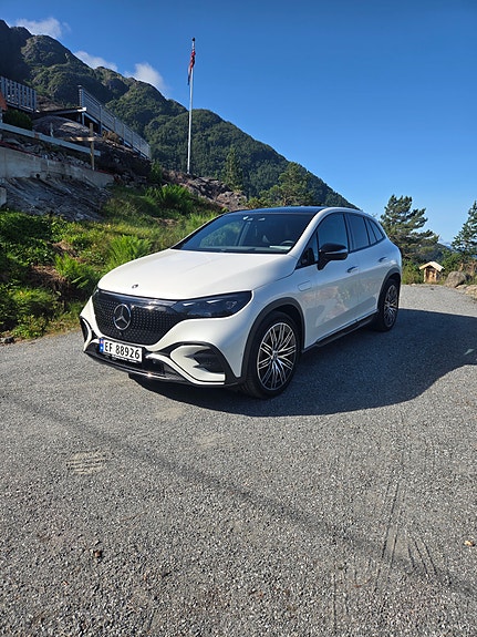 Mercedes-Benz EQE SUV 4 of 10