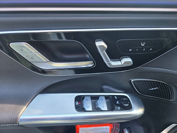 Mercedes-Benz EQE SUV 8 of 10