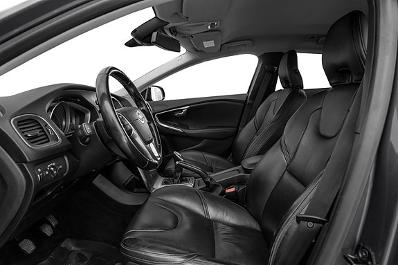 Volvo V40 Cross Country 21 of 25