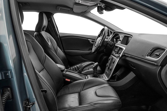 Volvo V40 Cross Country 25 of 25