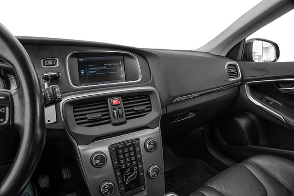 Volvo V40 Cross Country 12 of 25
