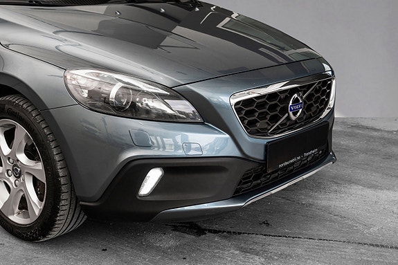 Volvo V40 Cross Country 3 of 25