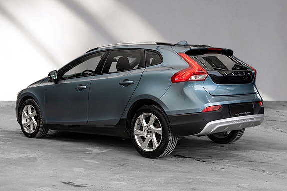 Volvo V40 Cross Country 2 of 25