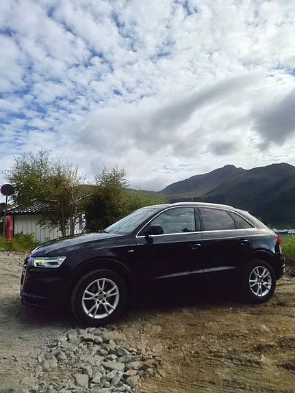 Audi Q3 2 of 21
