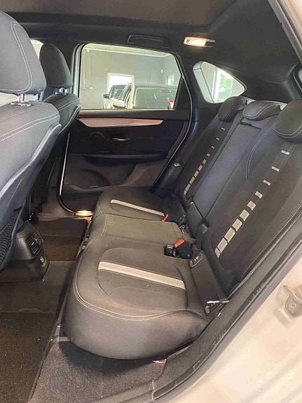 BMW 218d 14 of 27