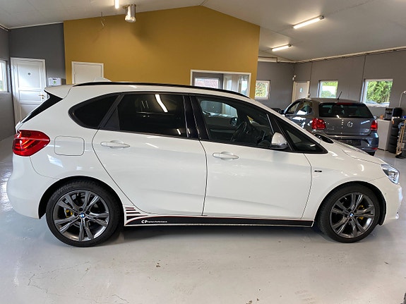BMW 218d 3 of 27