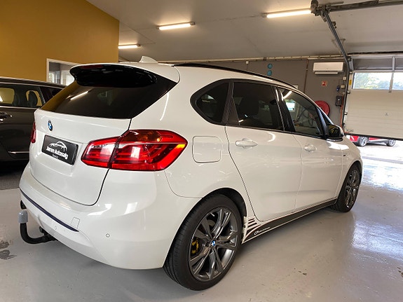 BMW 218d 4 of 27