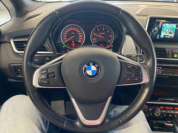 BMW 218d 11 of 27
