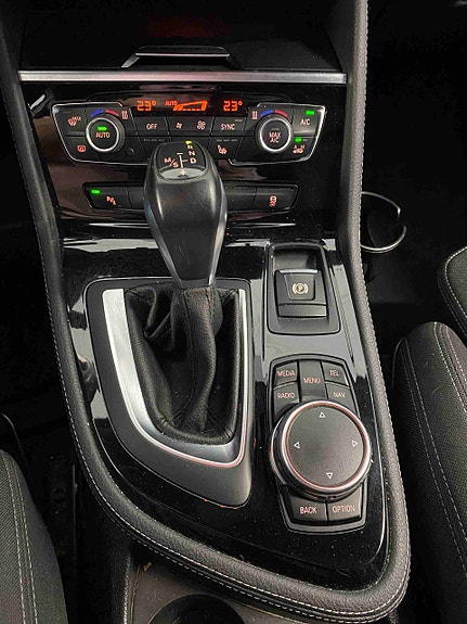 BMW 218d 25 of 27