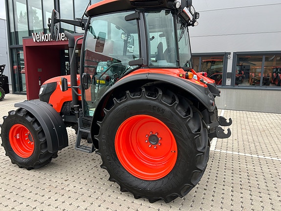 Kubota M4073 7 of 13