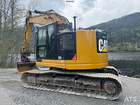 Caterpillar 325FLCR Gravemaskin - 2 skuffer, R8 rototilt og Makin GPS 12 of 30