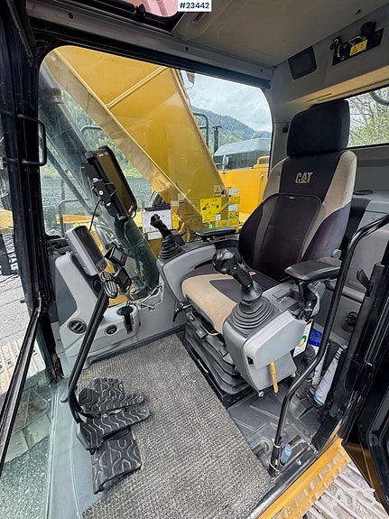 Caterpillar 325FLCR Gravemaskin - 2 skuffer, R8 rototilt og Makin GPS 17 of 30