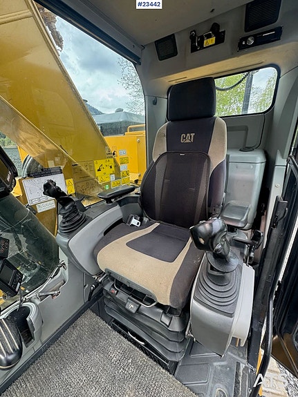 Caterpillar 325FLCR Gravemaskin - 2 skuffer, R8 rototilt og Makin GPS 18 of 30