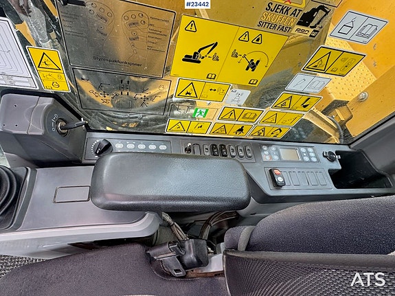 Caterpillar 325FLCR Gravemaskin - 2 skuffer, R8 rototilt og Makin GPS 22 of 30