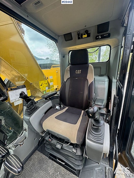 Caterpillar 325FLCR Gravemaskin - 2 skuffer, R8 rototilt og Makin GPS 19 of 30