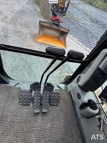 Caterpillar 325FLCR Gravemaskin - 2 skuffer, R8 rototilt og Makin GPS 23 of 30