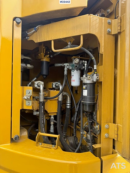 Caterpillar 325FLCR Gravemaskin - 2 skuffer, R8 rototilt og Makin GPS 27 of 30