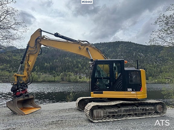 Caterpillar 325FLCR Gravemaskin - 2 skuffer, R8 rototilt og Makin GPS 13 of 30