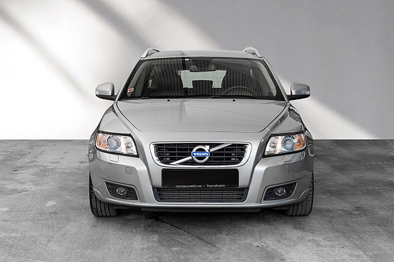 Volvo V50 3 of 24