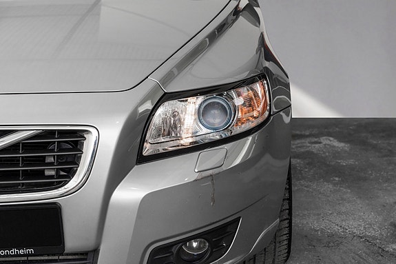 Volvo V50 4 of 24
