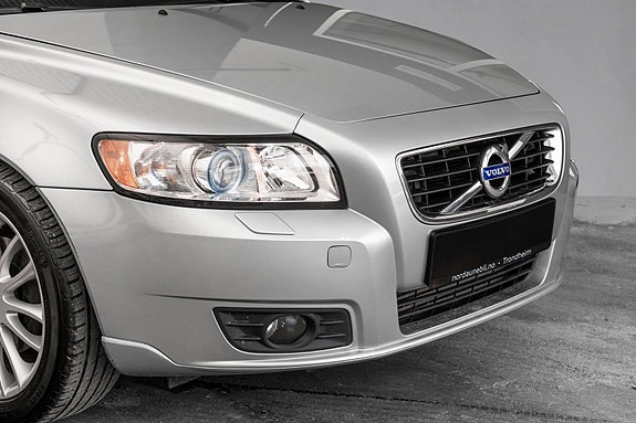 Volvo V50 2 of 24
