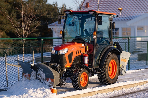 Kubota LX401 3 of 12