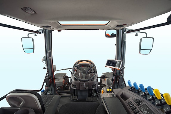 Kubota M6142 Premium 3 of 11