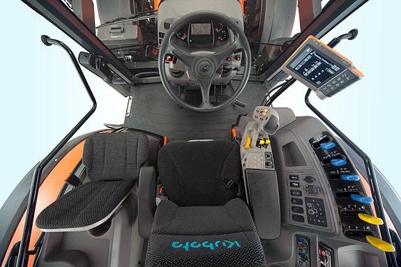 Kubota M6142 Premium 4 of 11