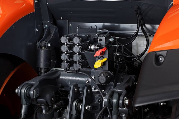 Kubota M6142 Premium 5 of 11