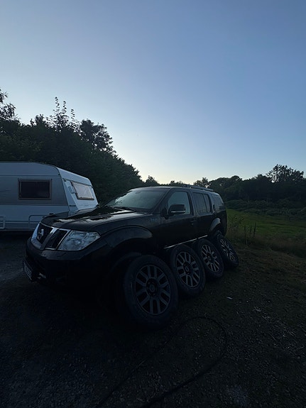 Nissan Pathfinder 2 of 27