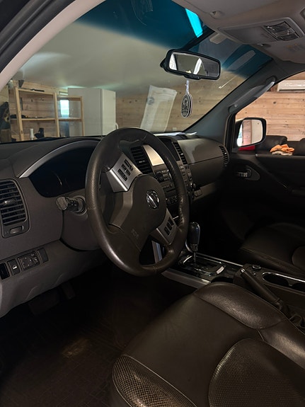 Nissan Pathfinder 10 of 27