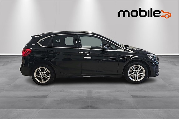 BMW 225xe 2 of 24