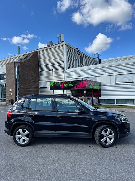Volkswagen Tiguan 3 of 15
