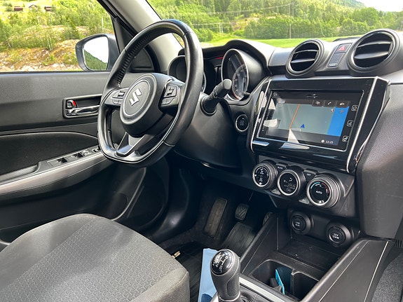 Suzuki Swift 16 of 30