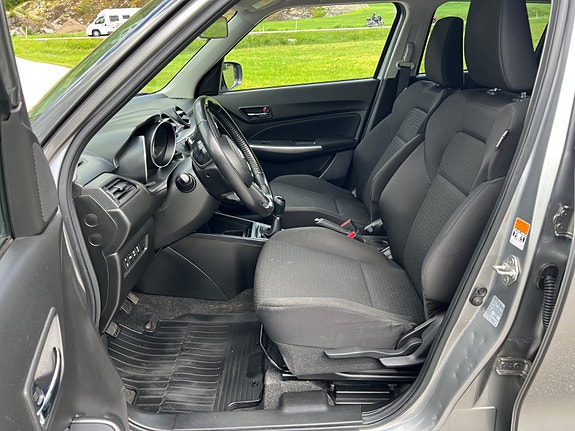 Suzuki Swift 17 of 30