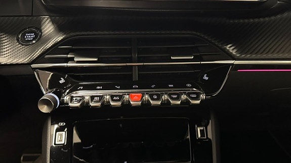Peugeot 208 23 of 30