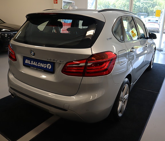 BMW 225xe 7 of 30